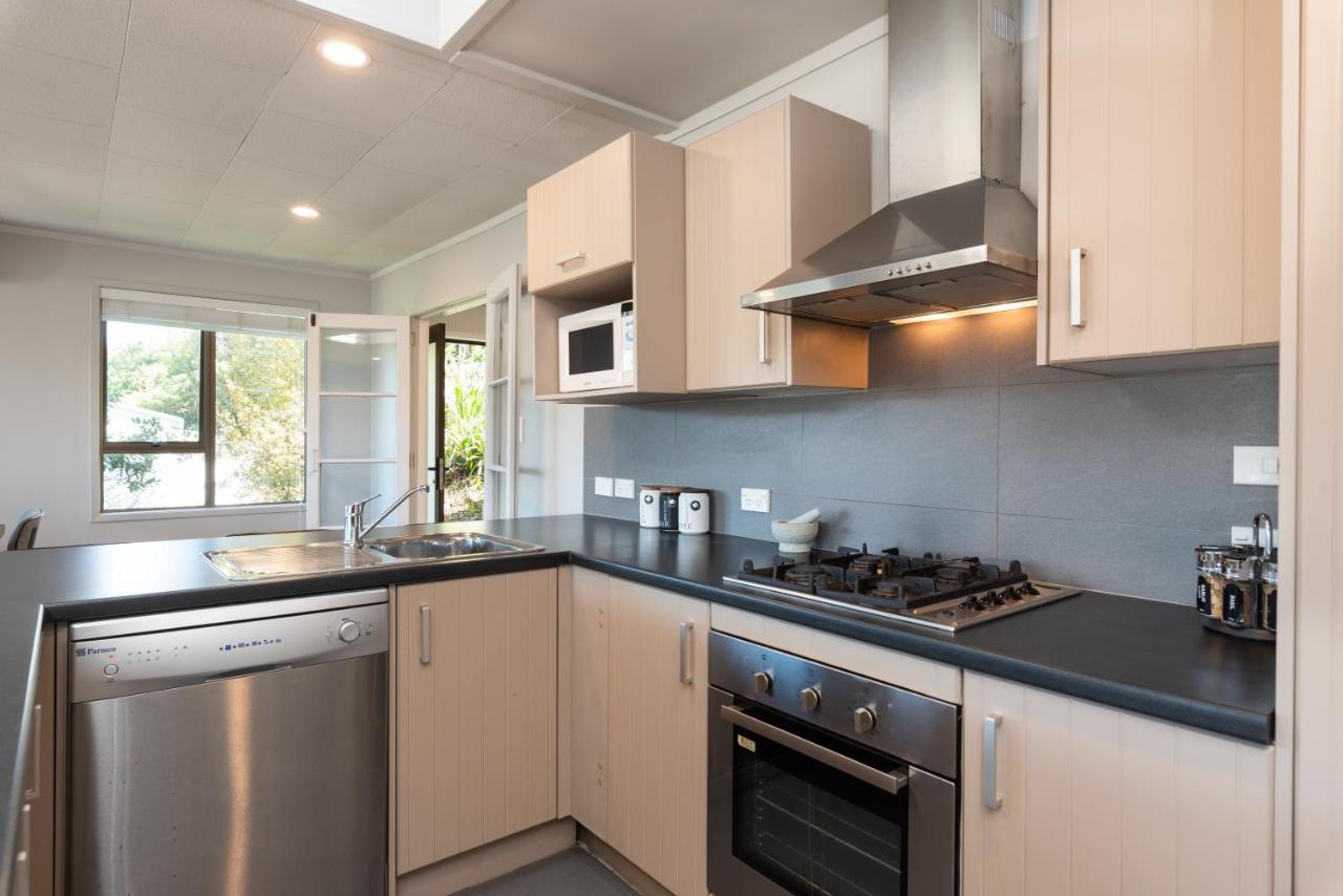 The Tide Watcher - Okiato Holiday Home Opua Exterior photo